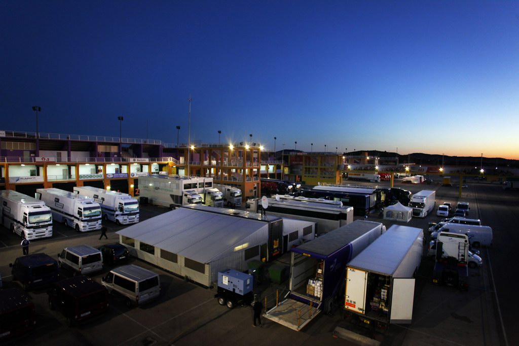 Test Valencia primi km, 2010 Formula One Testing
Valencia, Spain. 1st February 2010.
Team trucks in the paddock. Atmosphere.
World Copyright: Steven Tee/LAT Photographic 
ref: Digital Image _MG_9373